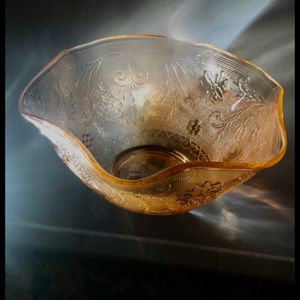 Exquisite Tiara Pink glass bowl